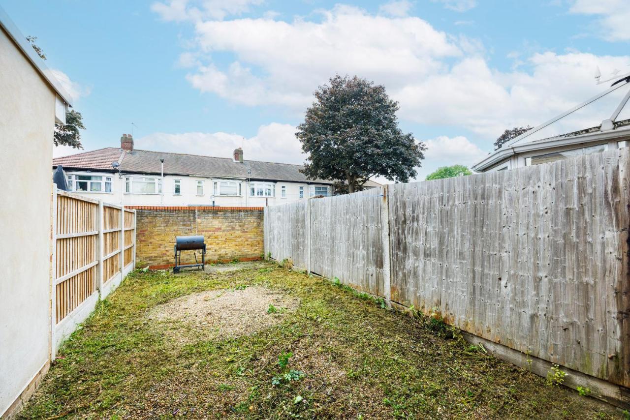 Lovely 2 Bd Hse With Parking Near Excel London Exterior photo