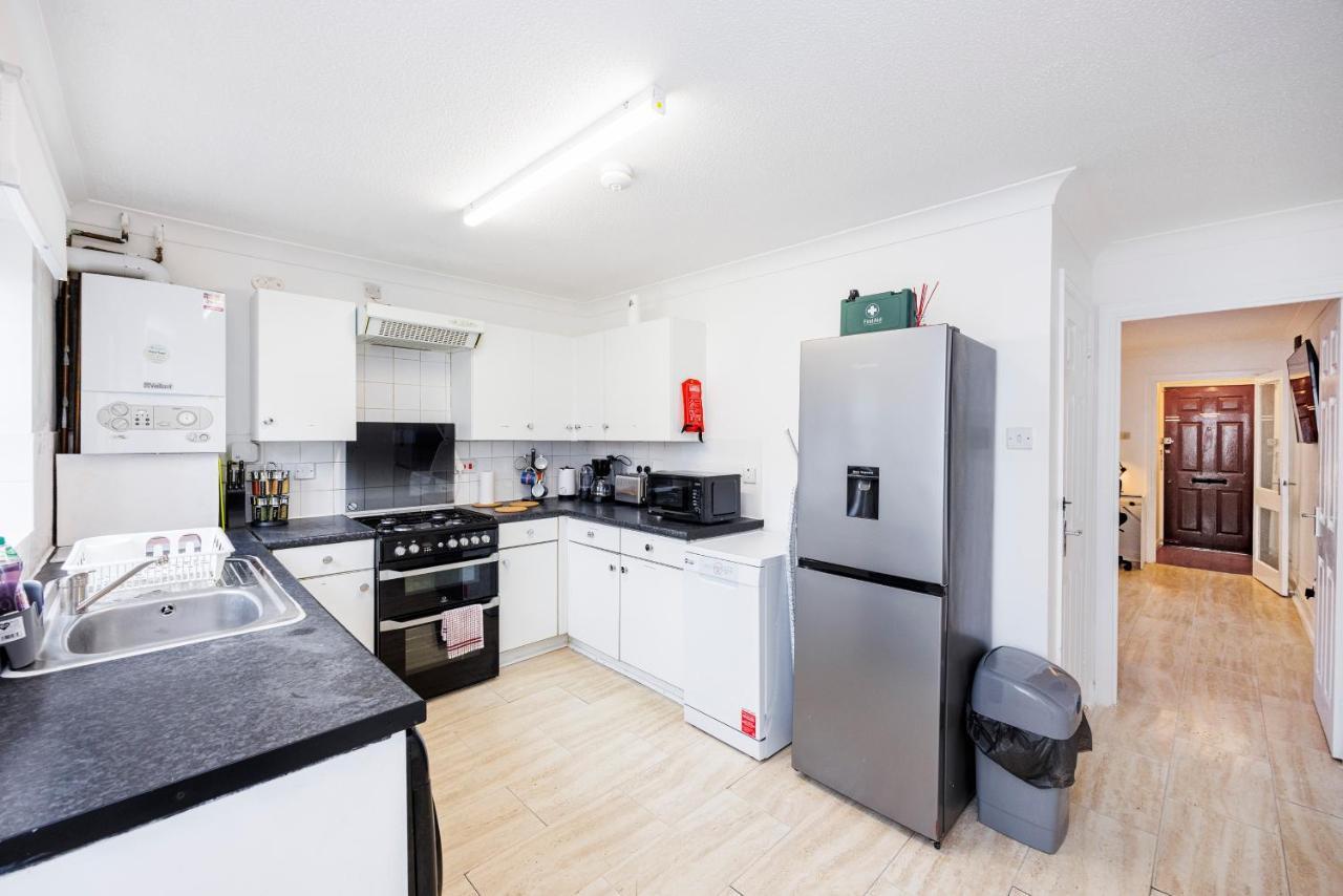 Lovely 2 Bd Hse With Parking Near Excel London Exterior photo