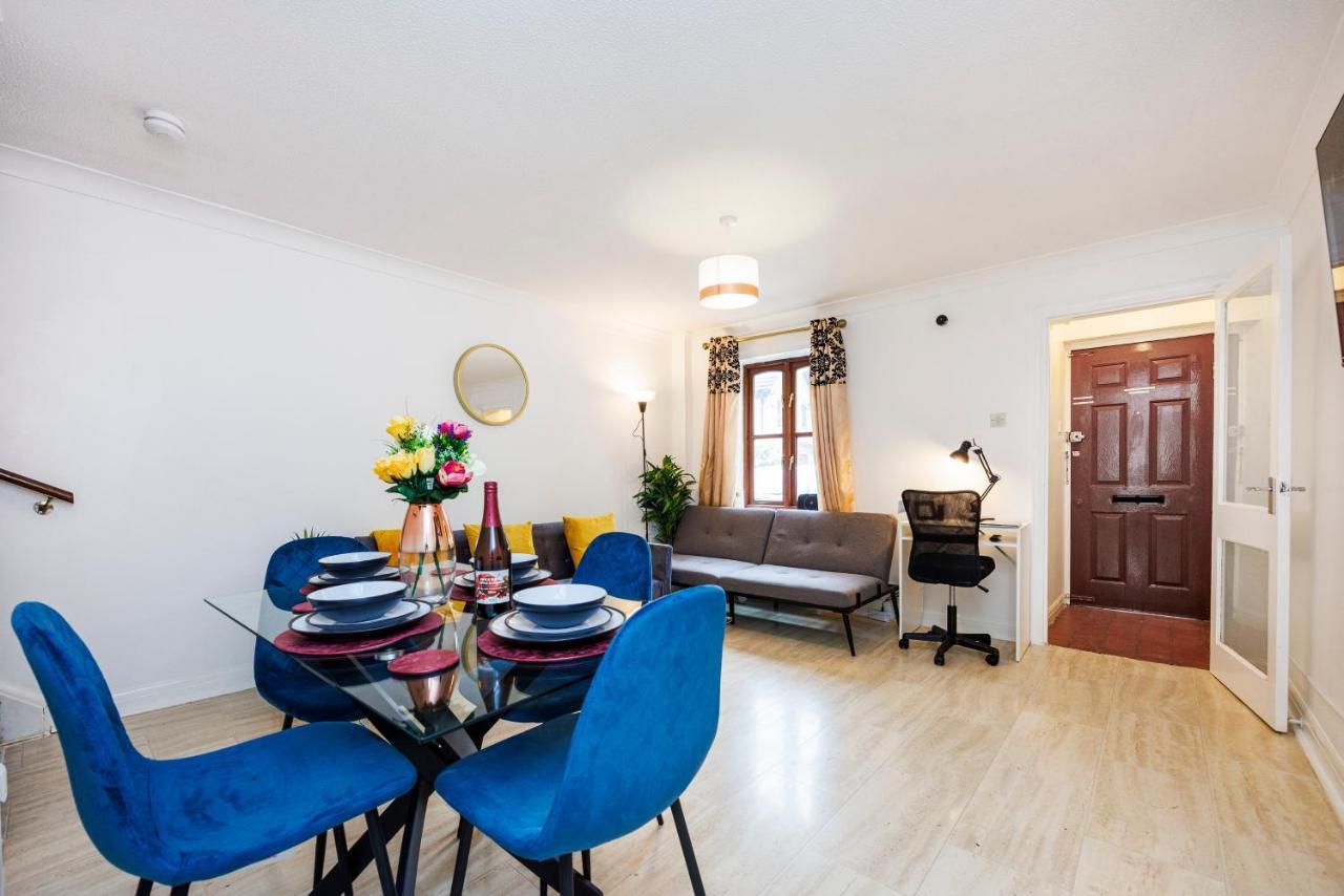 Lovely 2 Bd Hse With Parking Near Excel London Exterior photo