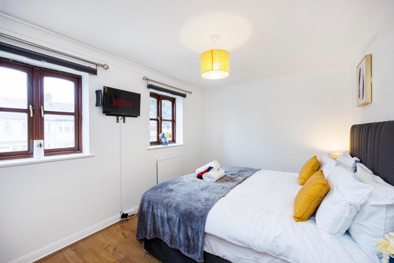 Lovely 2 Bd Hse With Parking Near Excel London Exterior photo